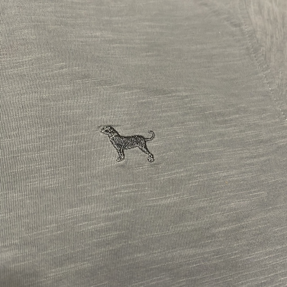Pure VINTAGE organic cotton T-shirt Small. Gray left embroidered dog (23G5C13)